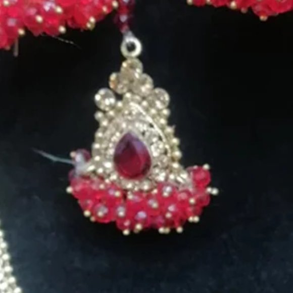 Traditional Indian Style Bridal Jewelry Set - Picture 3 of 6